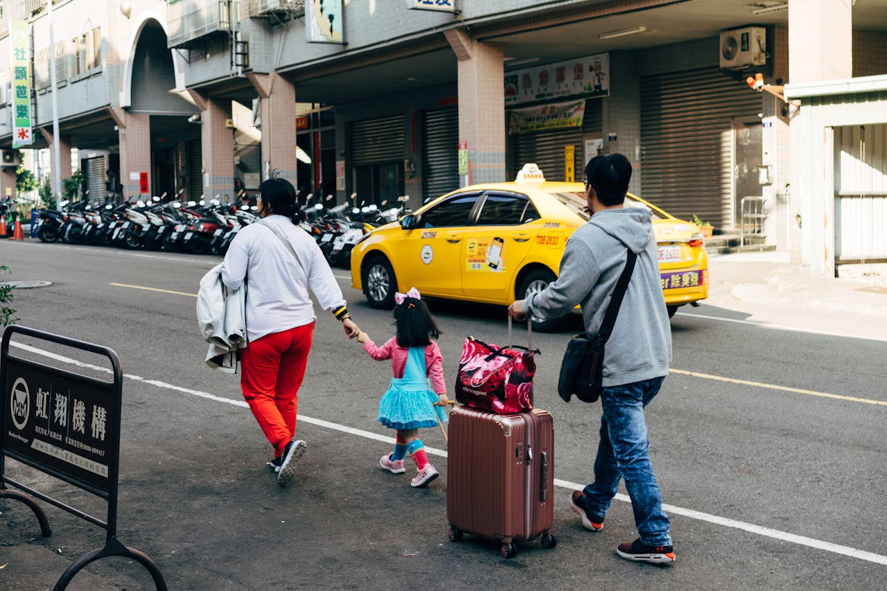 taxi con equipaje y niños en Telde para traslados al aeropuerto